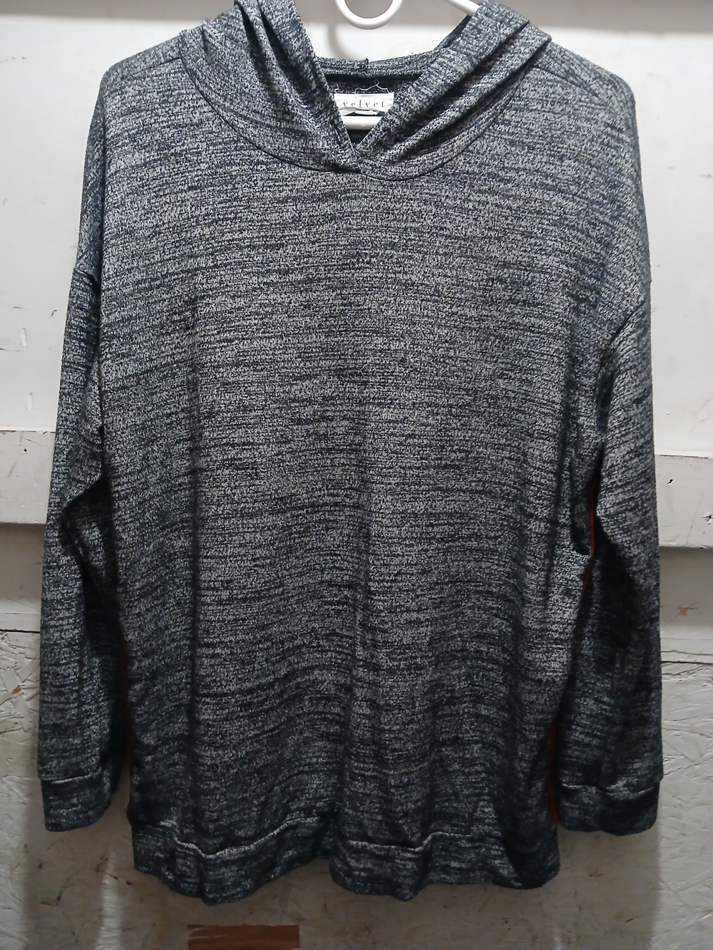 Velvet by Graham & Spencer Women's Heathered Charcoal Crewneck Sweater Red Strip